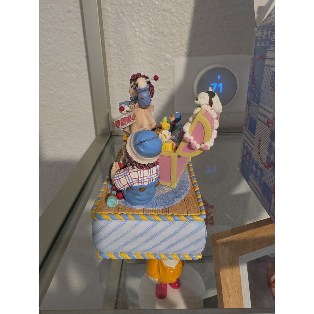 Classic Raggedy Ann & Andy Music Box - Picture 4 of 6